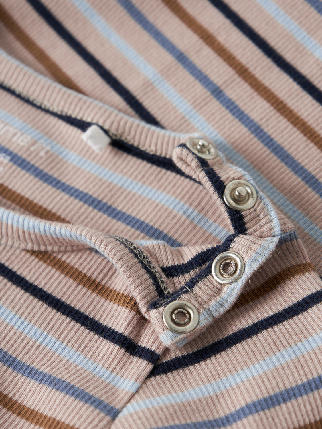 model_shot-front_full